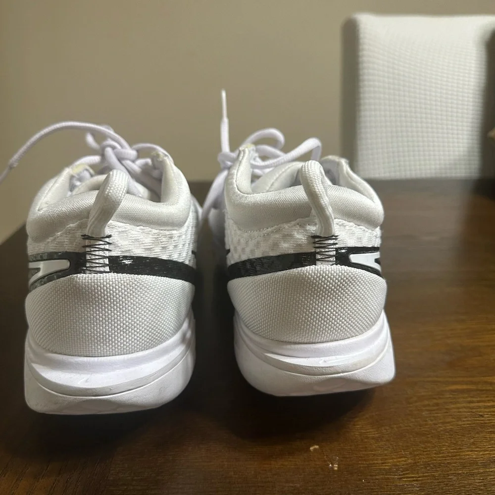 Nike White and Black Mesh Sport‎ Sneakers